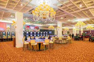 Golden Castle Casino and Hotel song bac hap dan